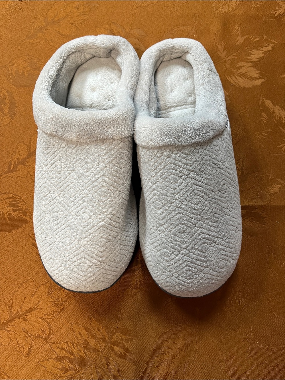 Isotoner Plush Light Gray Women's Slip-On Slippers